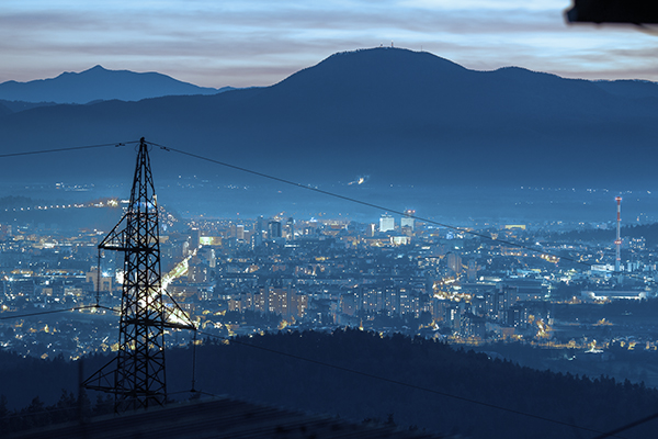 Jak VN, VN a NN napájecí kabely zajišťují spolehlivou elektrickou distribuci?